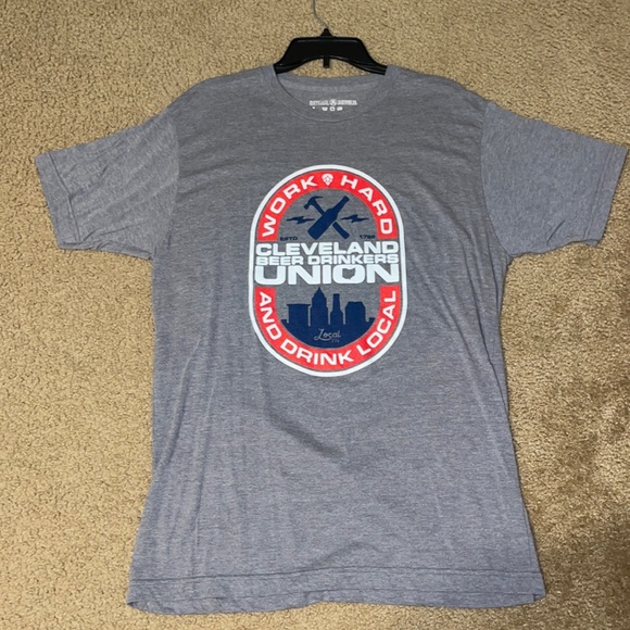 Cleveland T-Shirt - Picture 1 of 2